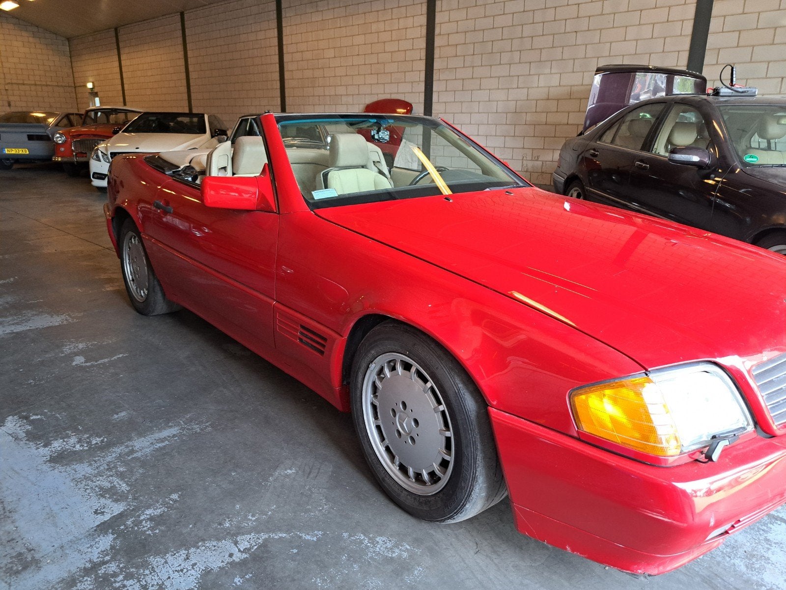 Mercedes 500 sl v8 knap interieur koopje!, Auto's, Oldtimers, Automaat, Cabriolet, Mercedes-Benz, Bedrijf