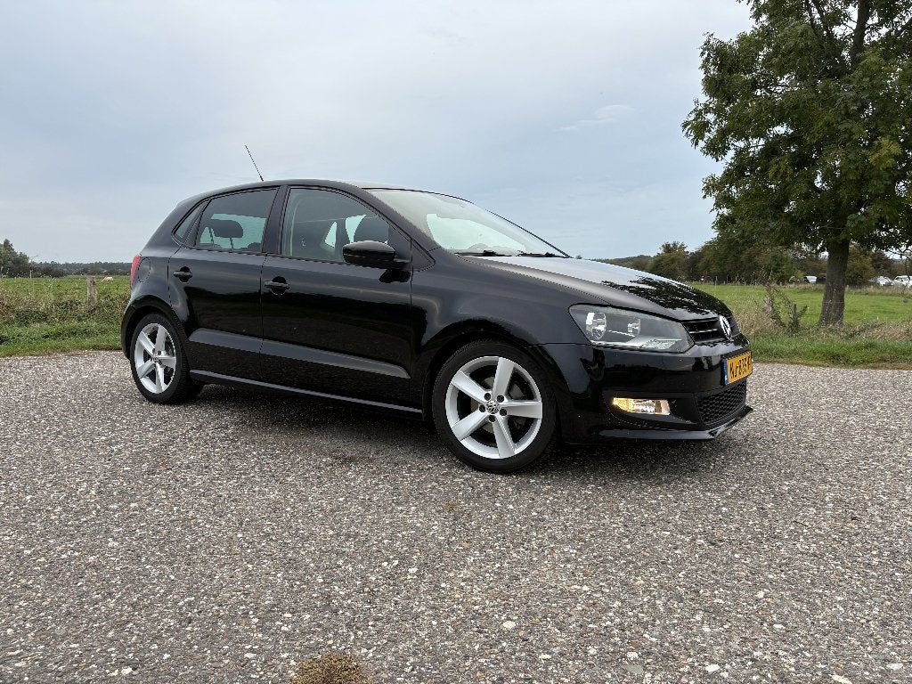 Volkswagen Polo 1.4 16V FSI 63KW (86PK) 2010 Zwart, Auto's, Voorwielaandrijving, 970 kg, Stof, 40 €/maand