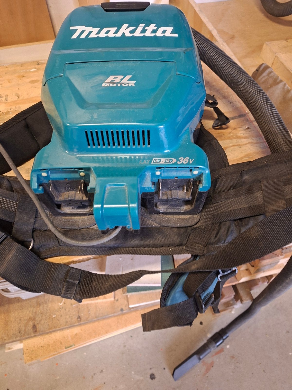 makita DVC 260 draagbare stofzuiger, Ophalen, Zo goed als nieuw, Industriële stofzuiger, Overige merken