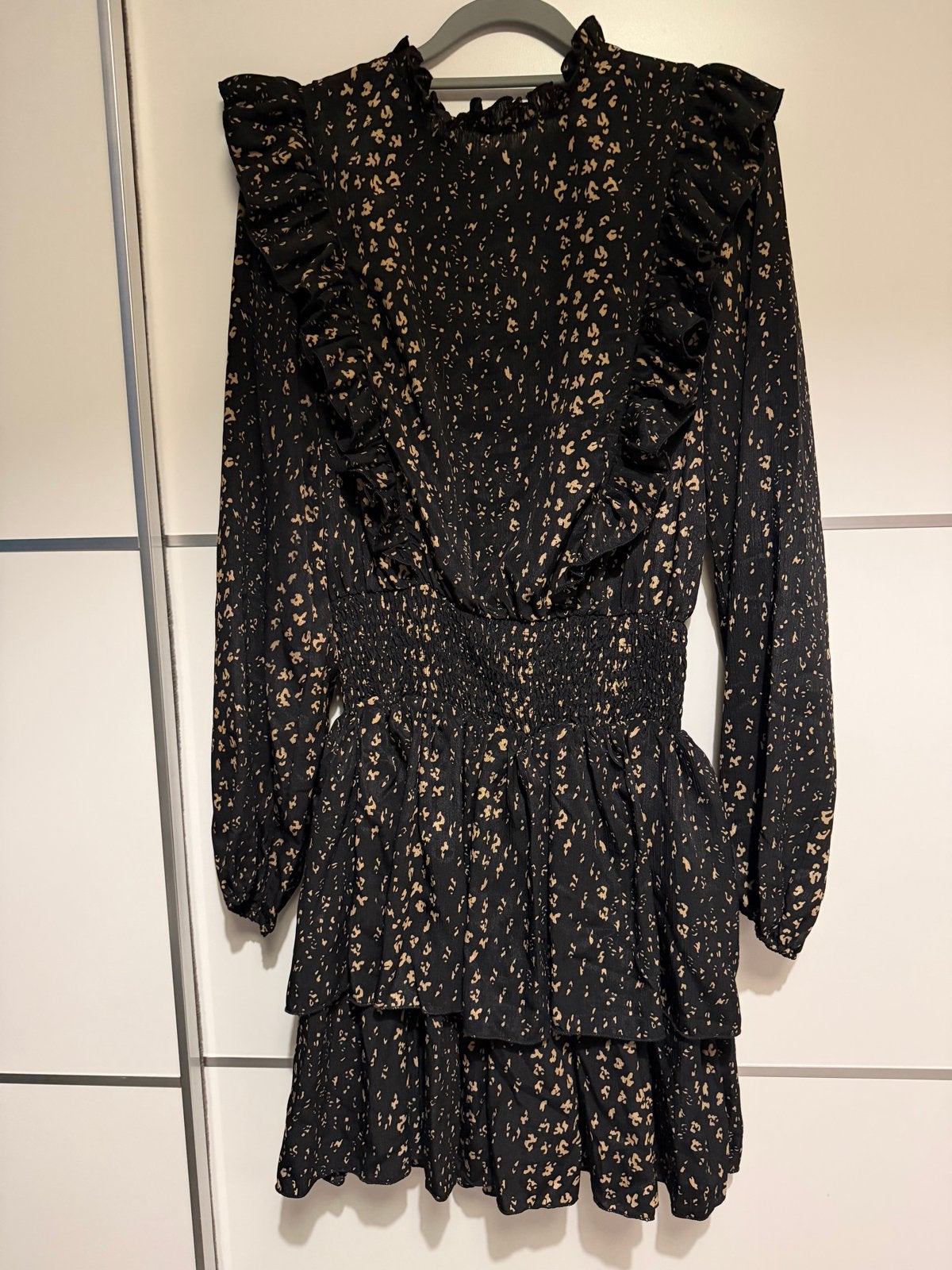 Loavies jurk met ruches en print maat L NIEUWE JURK, Ophalen of Verzenden, Nieuw, Zwart, Boven de knie