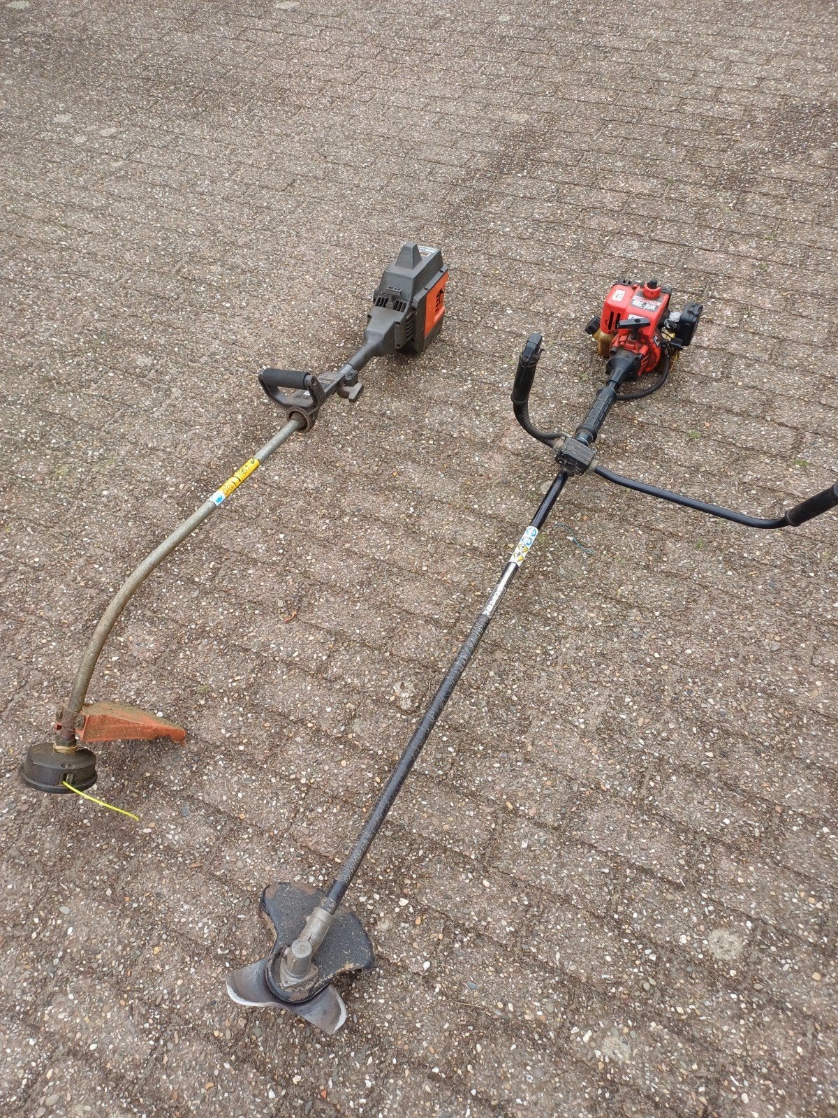 1 bosmaaier en 1 strimmer voor de handige harry !! Teab !!!!, Ophalen, Gebruikt, Benzine