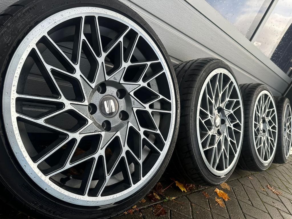 18 inch Audi A1 S1 GB 25 30 35 40 TFSI velgen zomerbanden, 18 inch, -, -, Banden en Velgen