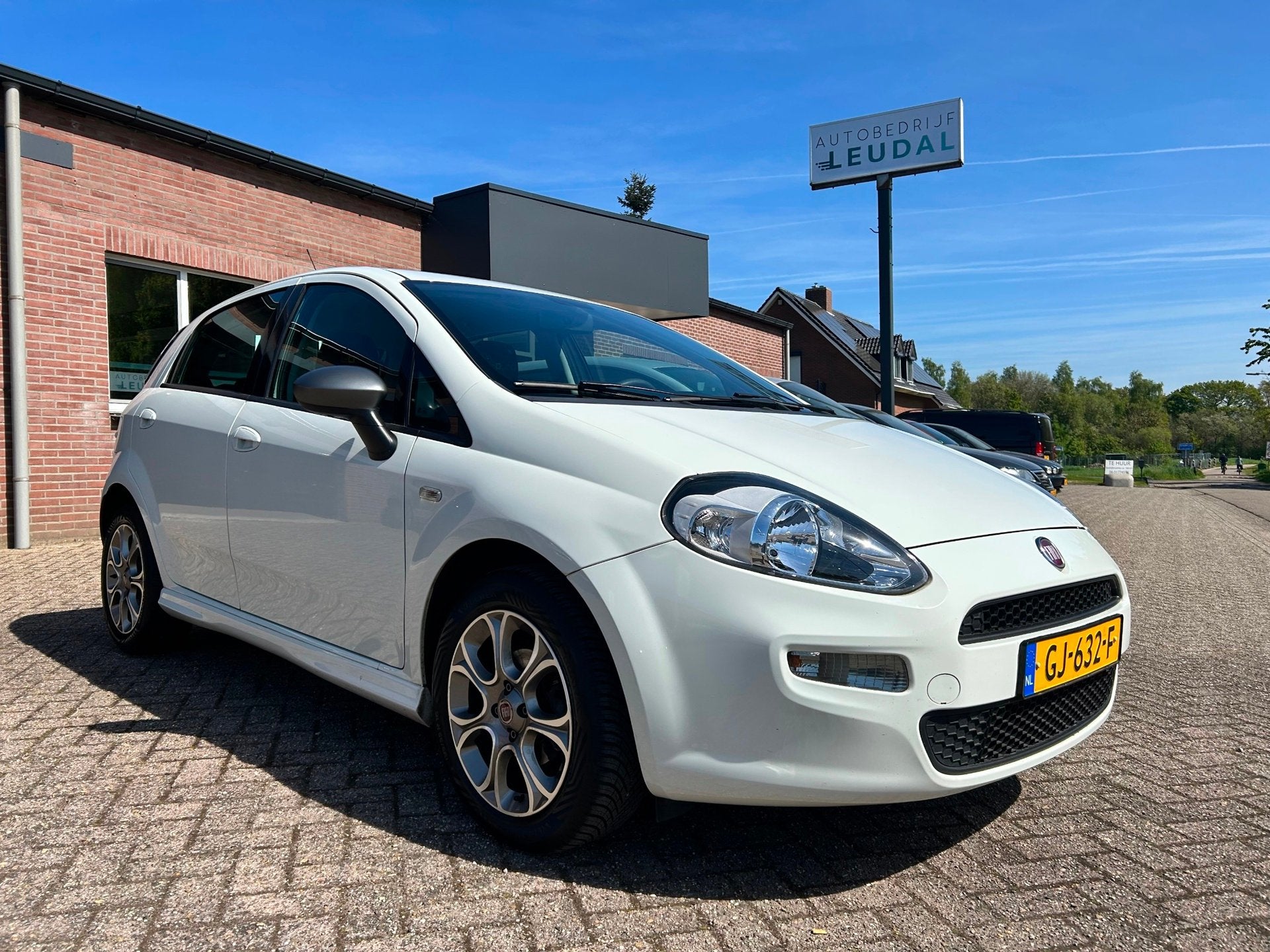 Fiat Punto Evo 0.9 TwinAir Young/128.000 NAP//APK 21-2-‘27, Voorwielaandrijving, 101 pk, Gebruikt, Euro 6