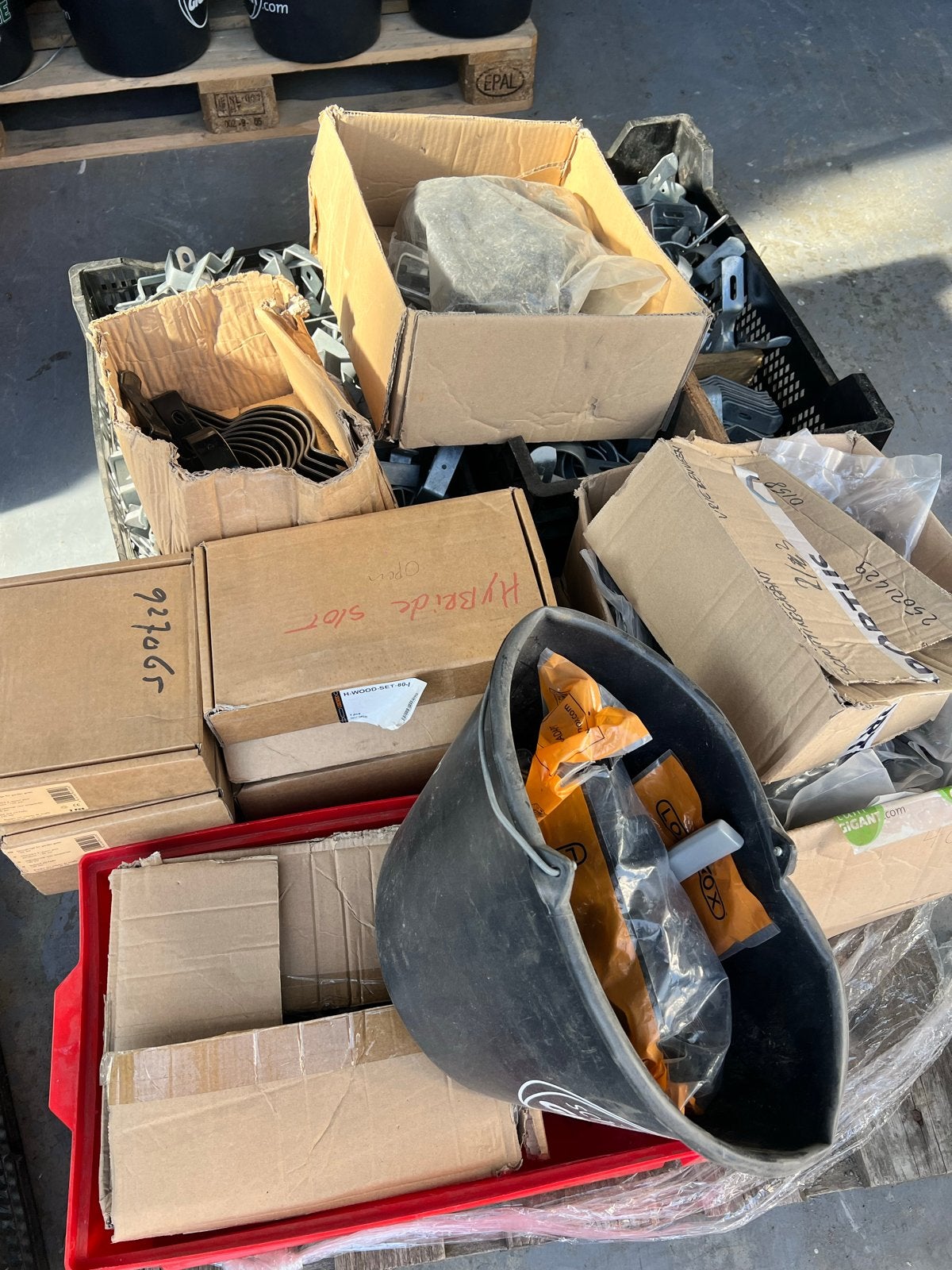 Pallet met diverse hekwerk materialen en accessoires, Tuin en Terras, Met poort, Gebruikt, Overige typen, Ophalen of Verzenden