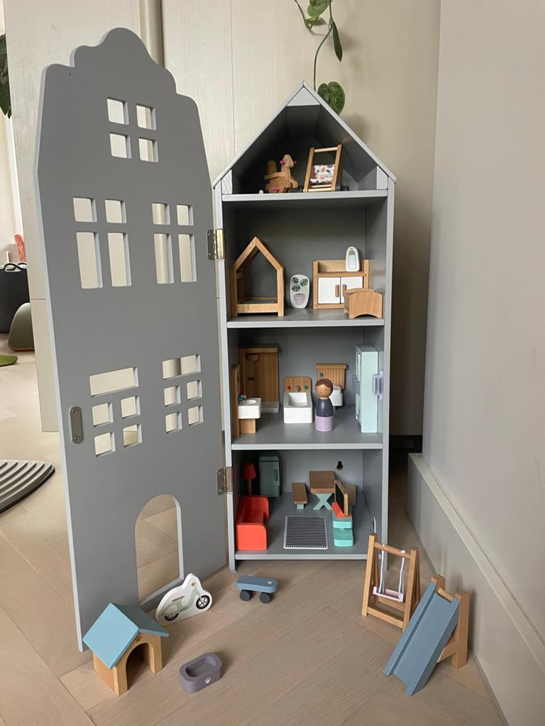 Poppenhuis grachtenpand HEMA met Little Dutch inboedel, Ophalen, Zo goed als nieuw, Poppenhuis