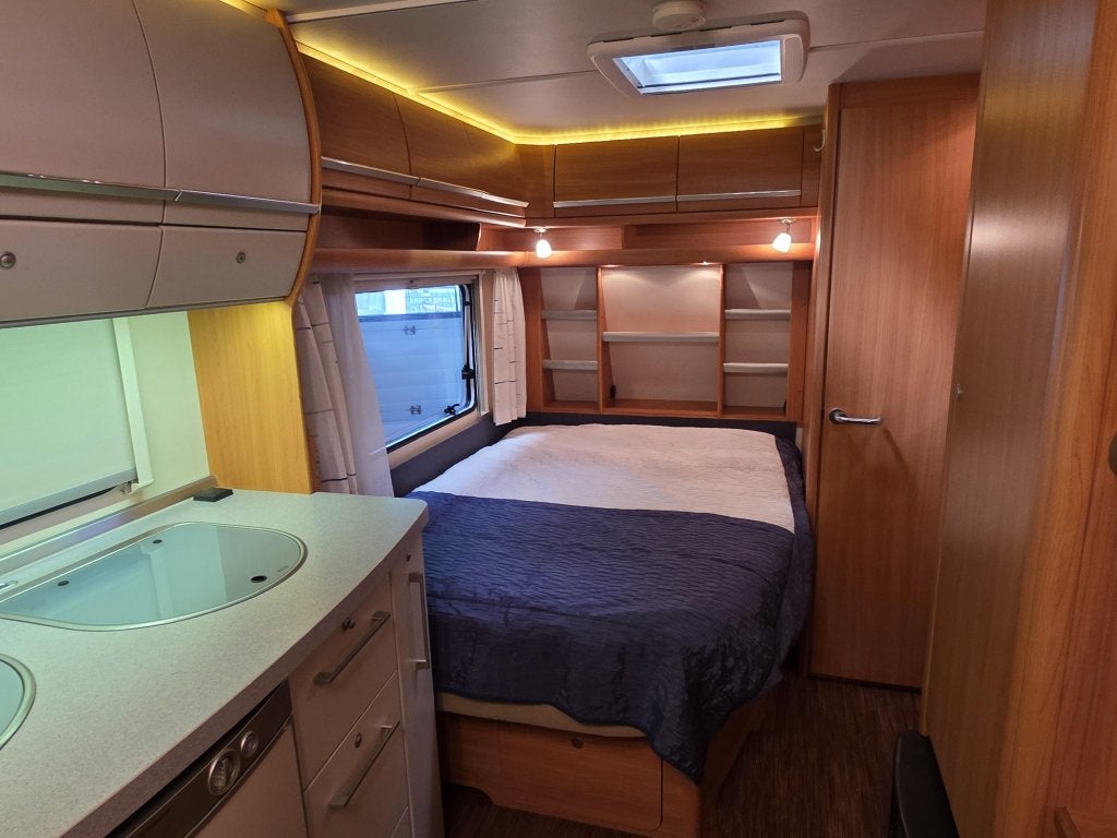 Foto 5 van Fendt Saphir 445 TFB 2012 / Frans bed/ Rondzit/ Mover