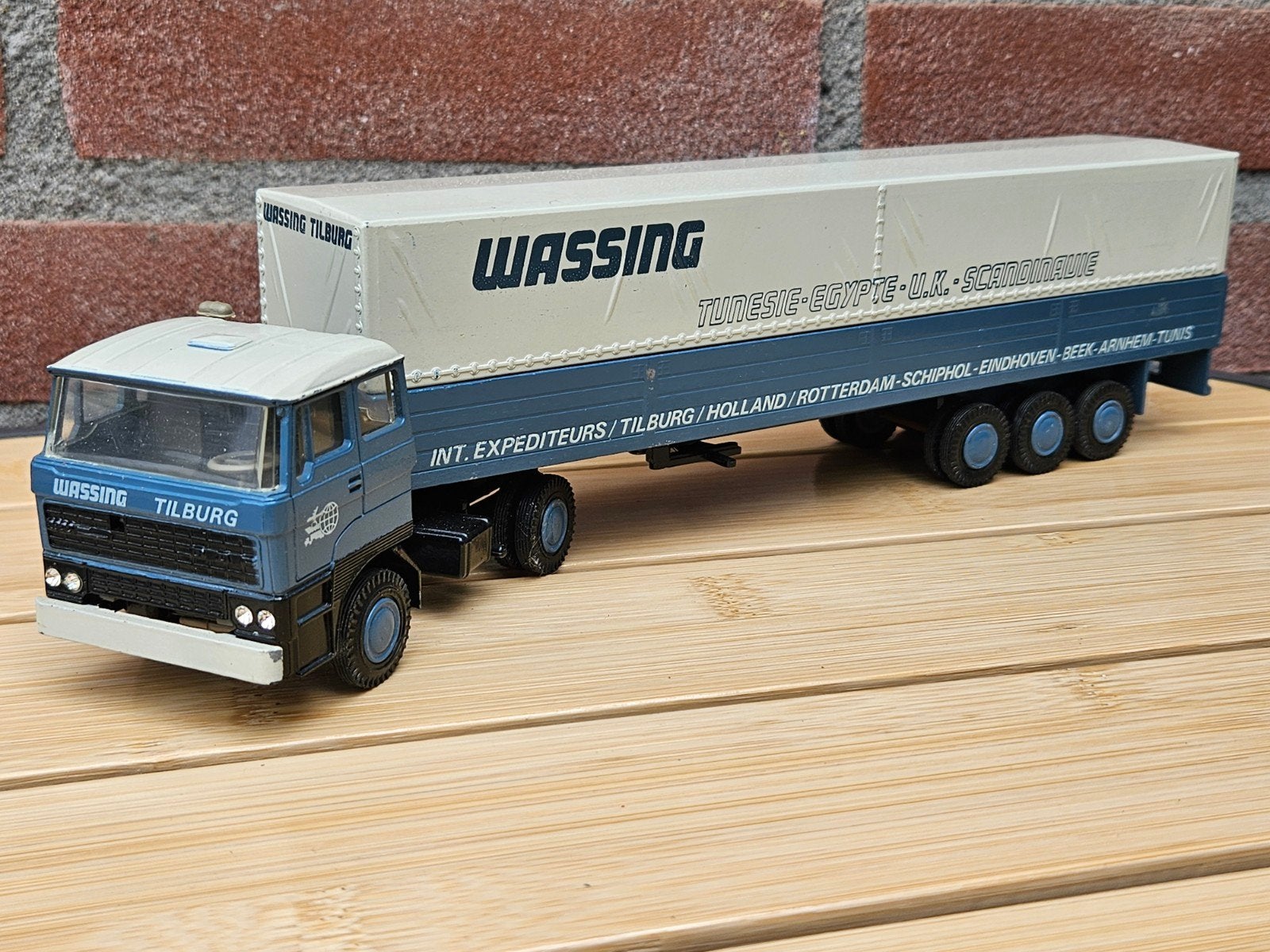 Lioncar Daf 2800 Wassing Tilburg huif trailer 1:50, Ophalen of Verzenden, Zo goed als nieuw, Bus of Vrachtwagen, Lion Toys