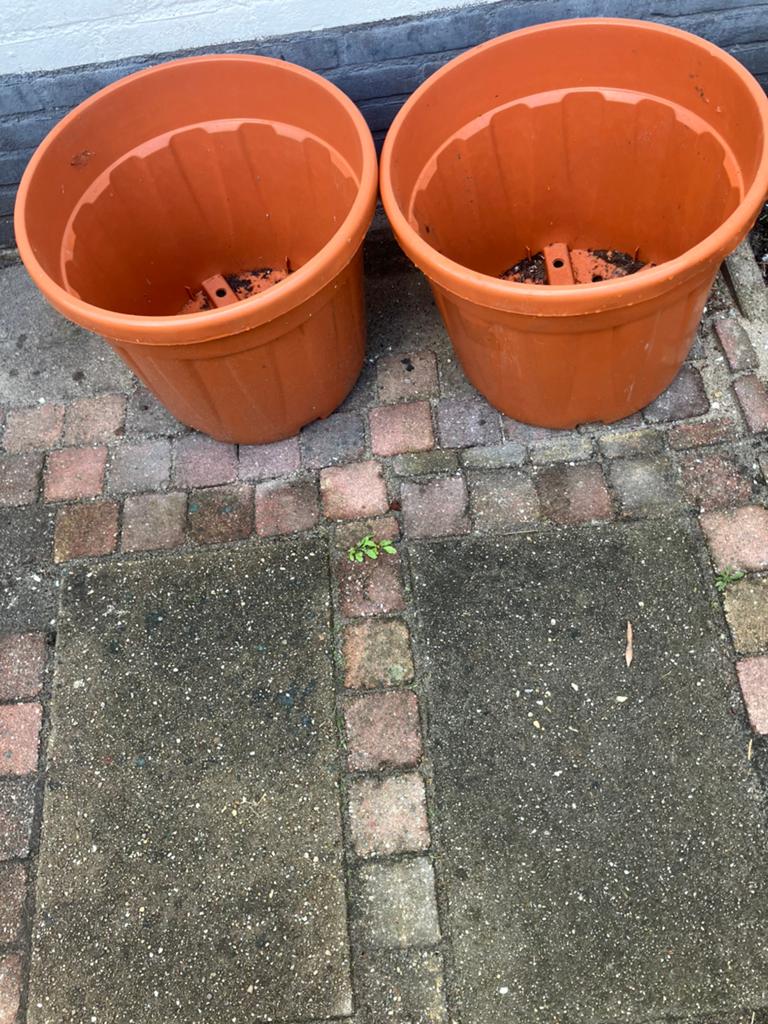 2 identieke bloempotten, 46 cm rond, 38,5 hoog,, 25 tot 40 cm, Kunststof, Gebruikt, Rond