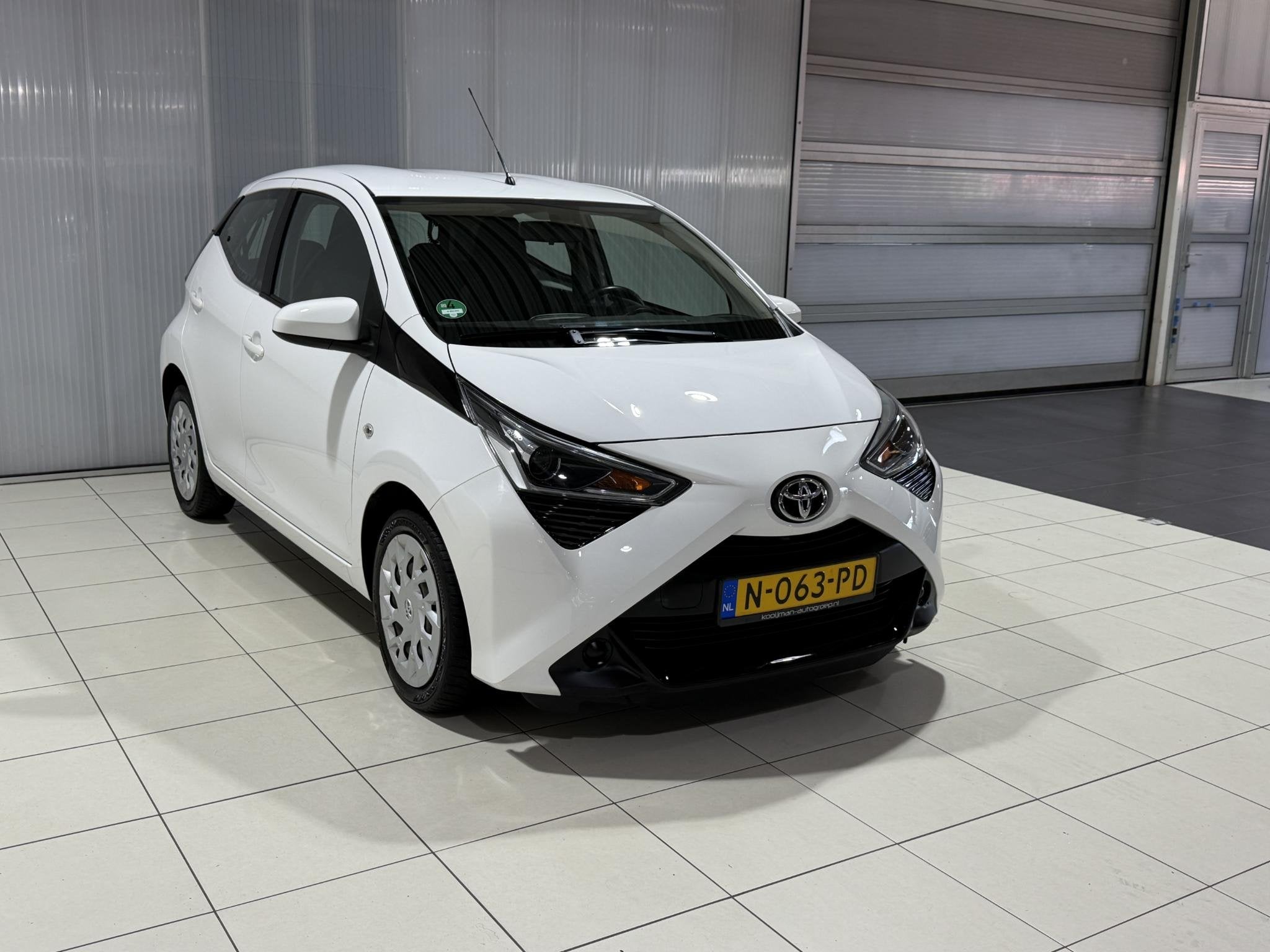 Toyota Aygo 1.0 VVT-i x-play limited | Navigatie systeem | A, Stof, Gebruikt, Euro 6, Start-stop-systeem