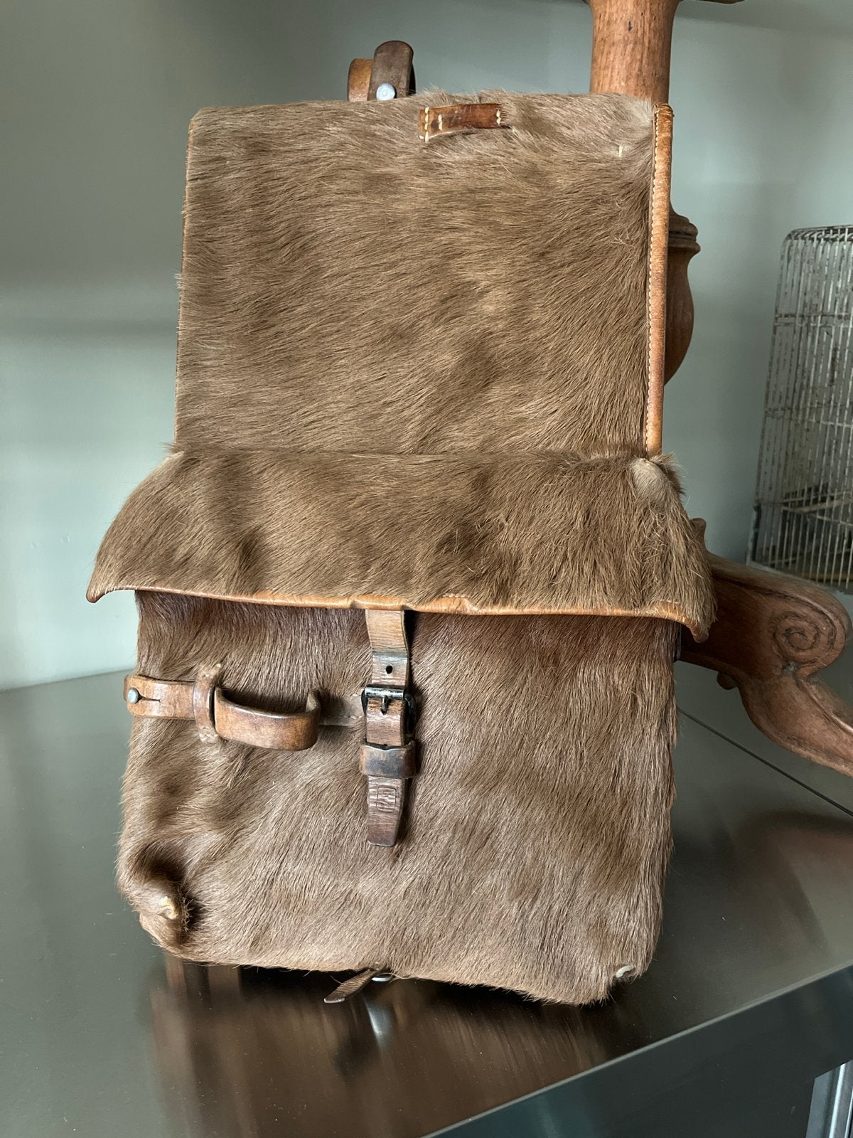 Vintage Zwitserse militaire rugzak van koeienhuid 47cm hoog, Ophalen of Verzenden