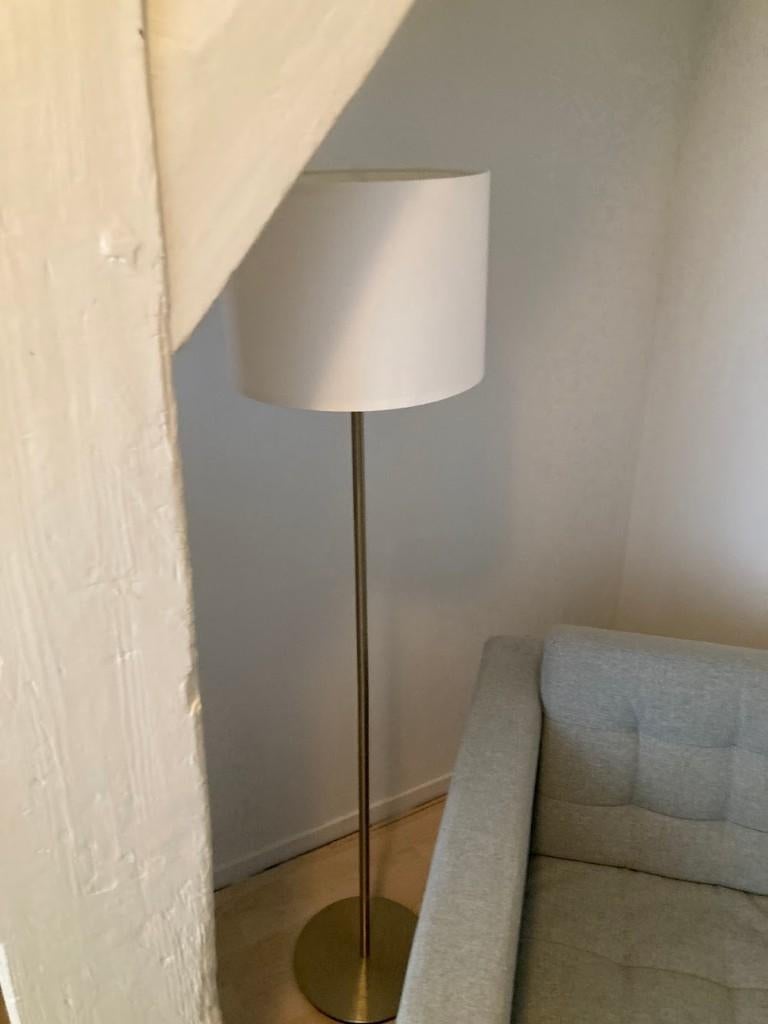 IKEA vloerlamp, messing en wit, Ophalen, Zo goed als nieuw, 150 tot 200 cm