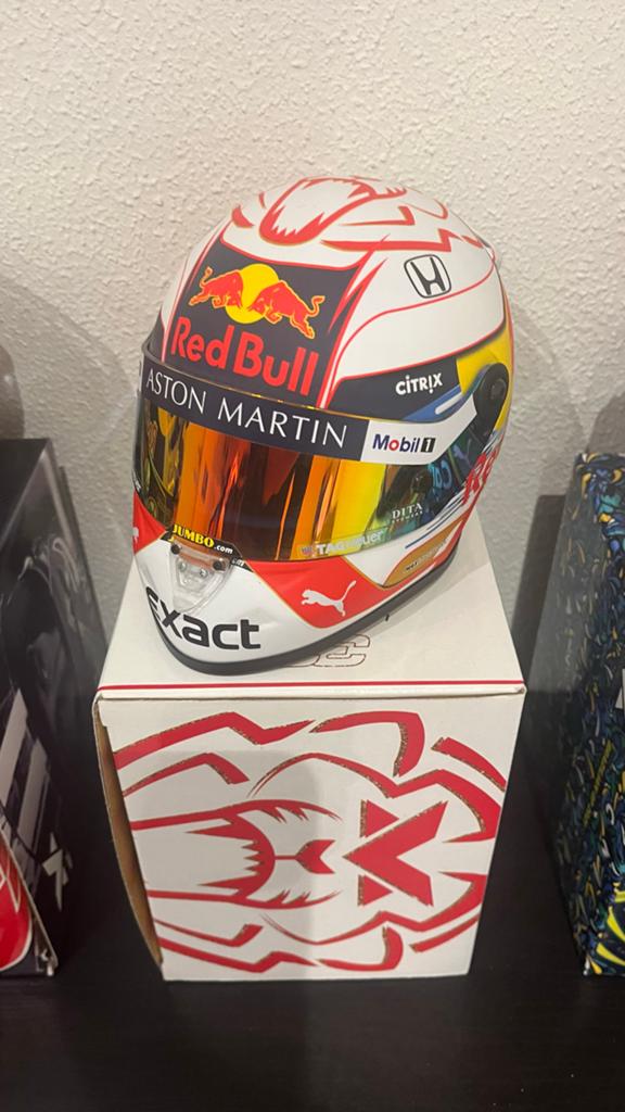 Max Verstappen Helm 1:2 - Season 2019 (First Pole), Ophalen of Verzenden, Zo goed als nieuw, Formule 1