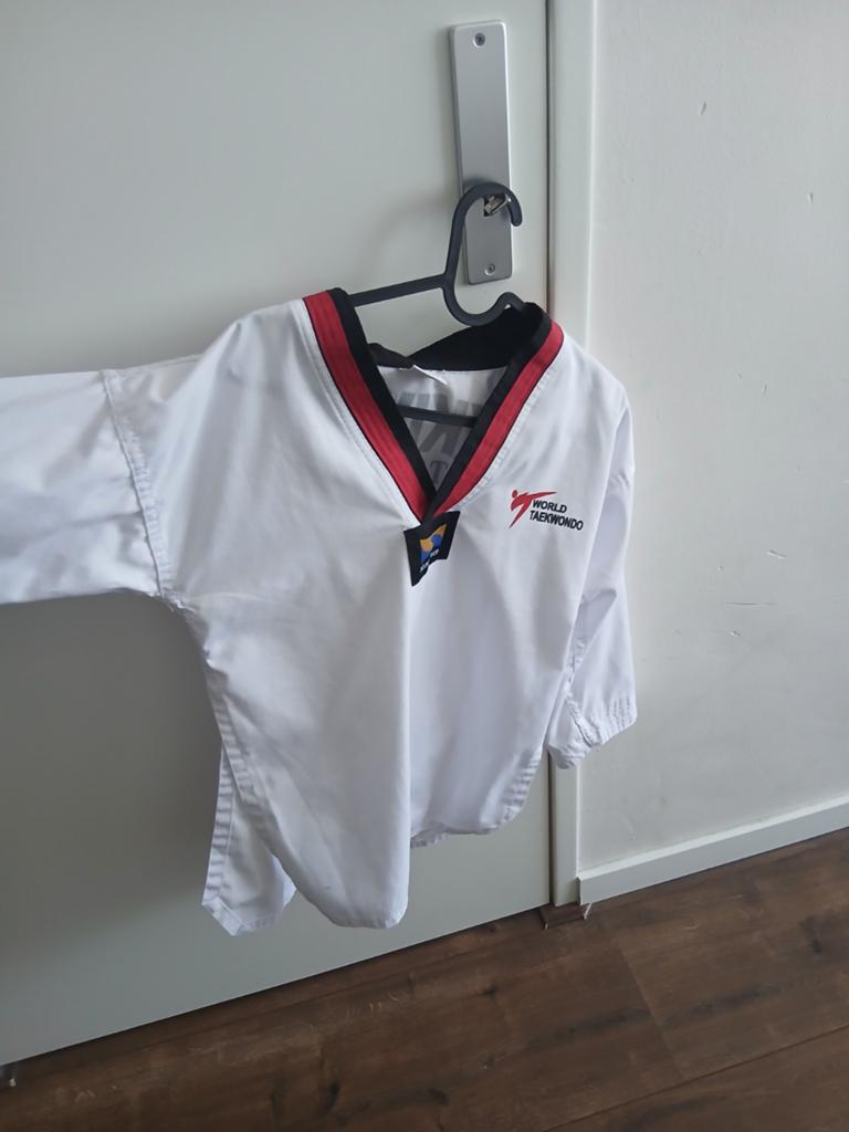 Taekwondo pak (dobok) 9-12 jaar, Taekwondo, Ophalen of Verzenden, Zo goed als nieuw, Vechtsportkleding