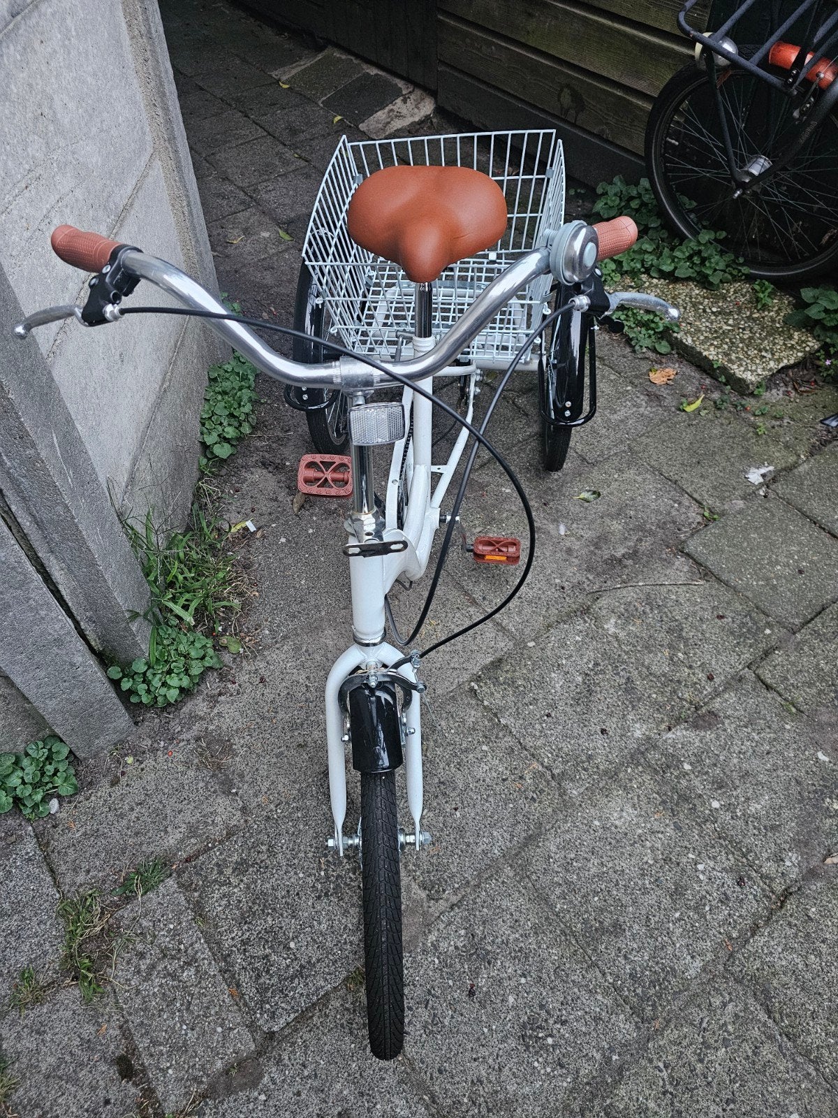 Witte driewieler met mand - Zo goed als nieuw, Ophalen, Zo goed als nieuw, Velgrem, Onbekend