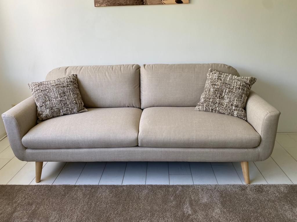 Stijlvolle beige 2,5 / 3-zitsbank, 75 tot 100 cm, Ophalen of Verzenden, Rechte bank, Stof