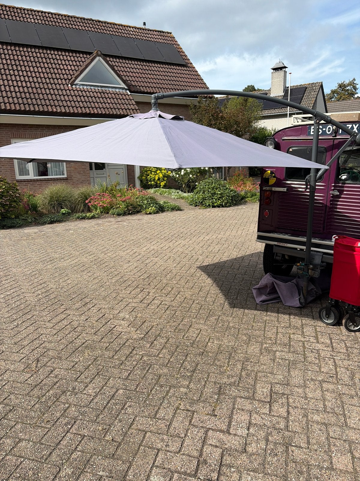 Grote zweefparasol - Grijs, Tuin en Terras, Ophalen, Gebruikt, Kantelbaar, 2 tot 3 meter