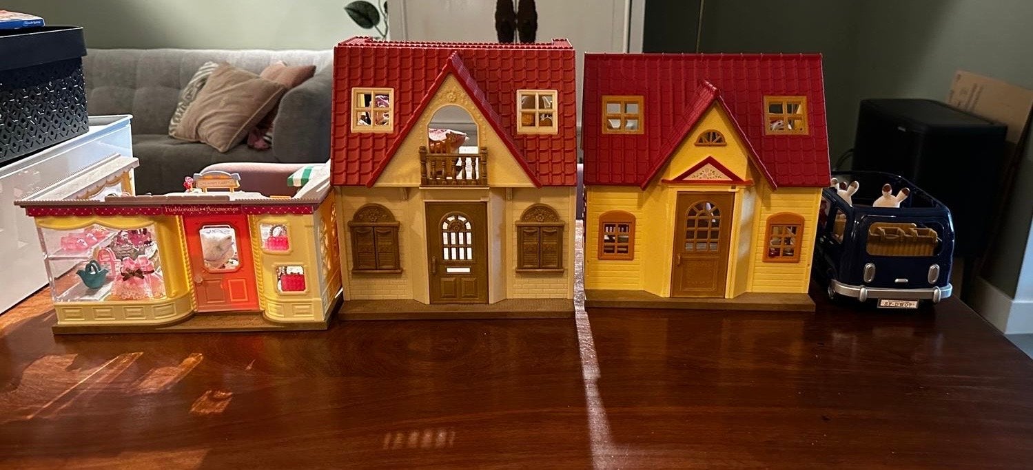 Grote Sylvanian Families set: huizen, winkel, auto & figuren, Ophalen of Verzenden, Gebruikt, Poppenhuis