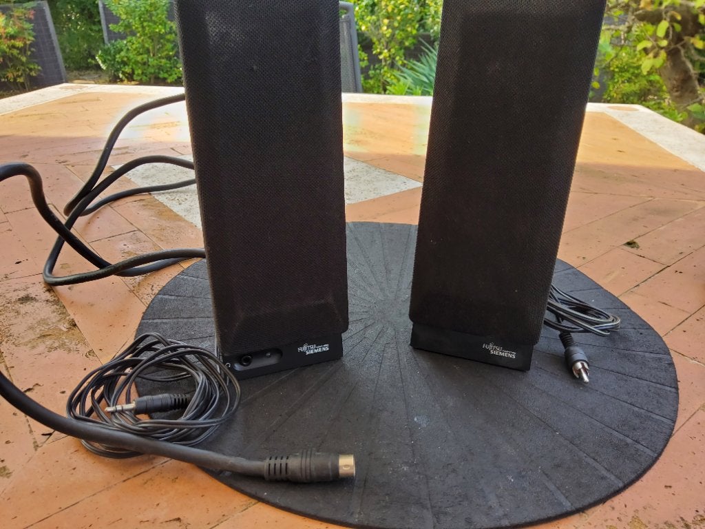 2 Fujitsu Siemens computerspeakers, Ophalen, Fujitsu Siemens