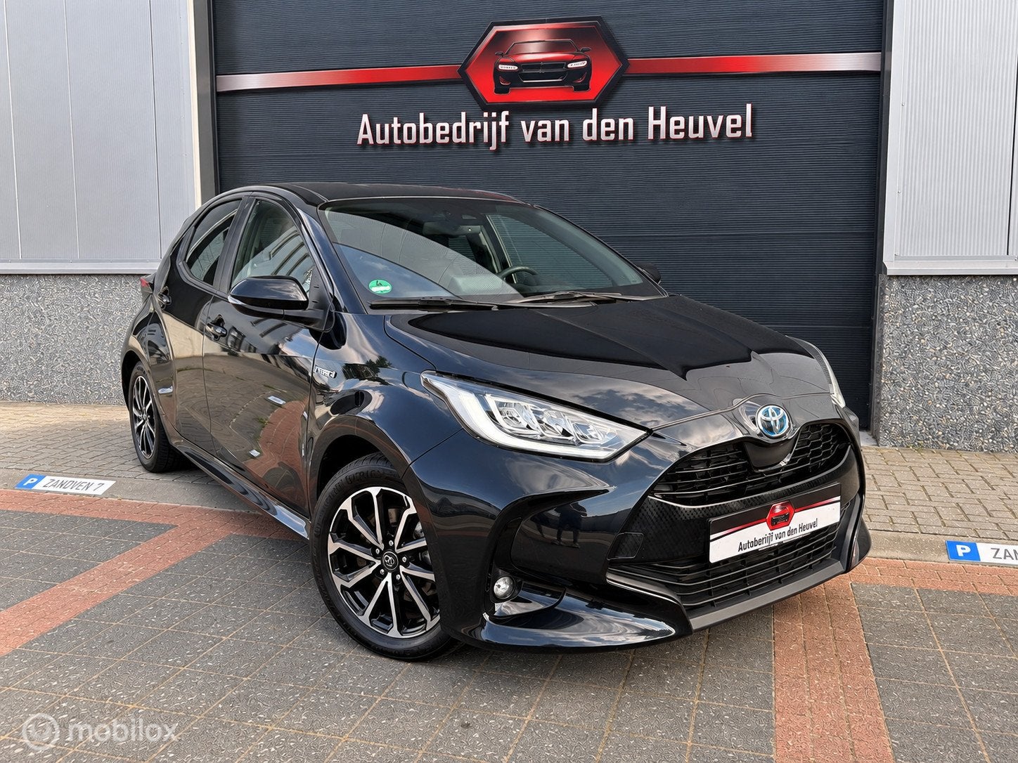 Toyota Yaris 1.5 Hybrid Dynamic Apple CarPlay Stoelverw, Gebruikt, Stoelverwarming, Zwart, 1490 cc