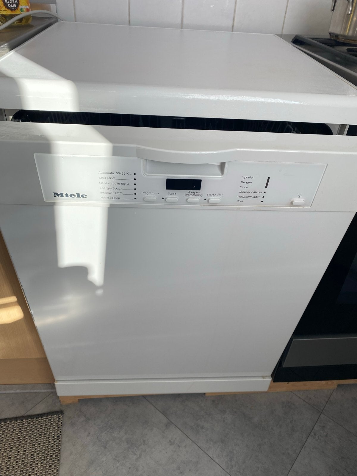Miele vaatwasser voor onderdelen (defect), Ophalen of Verzenden, Niet werkend