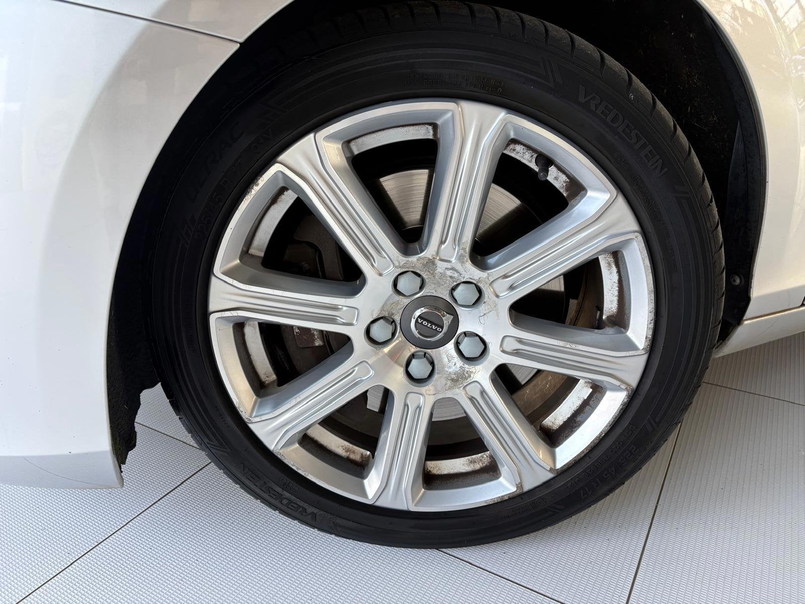 Volvo V40 1.5 T2 Nordic+ | Stoelverwarming | Navi | LED | PD, Euro 6, 4 cilinders, 700 kg, Leder en Stof