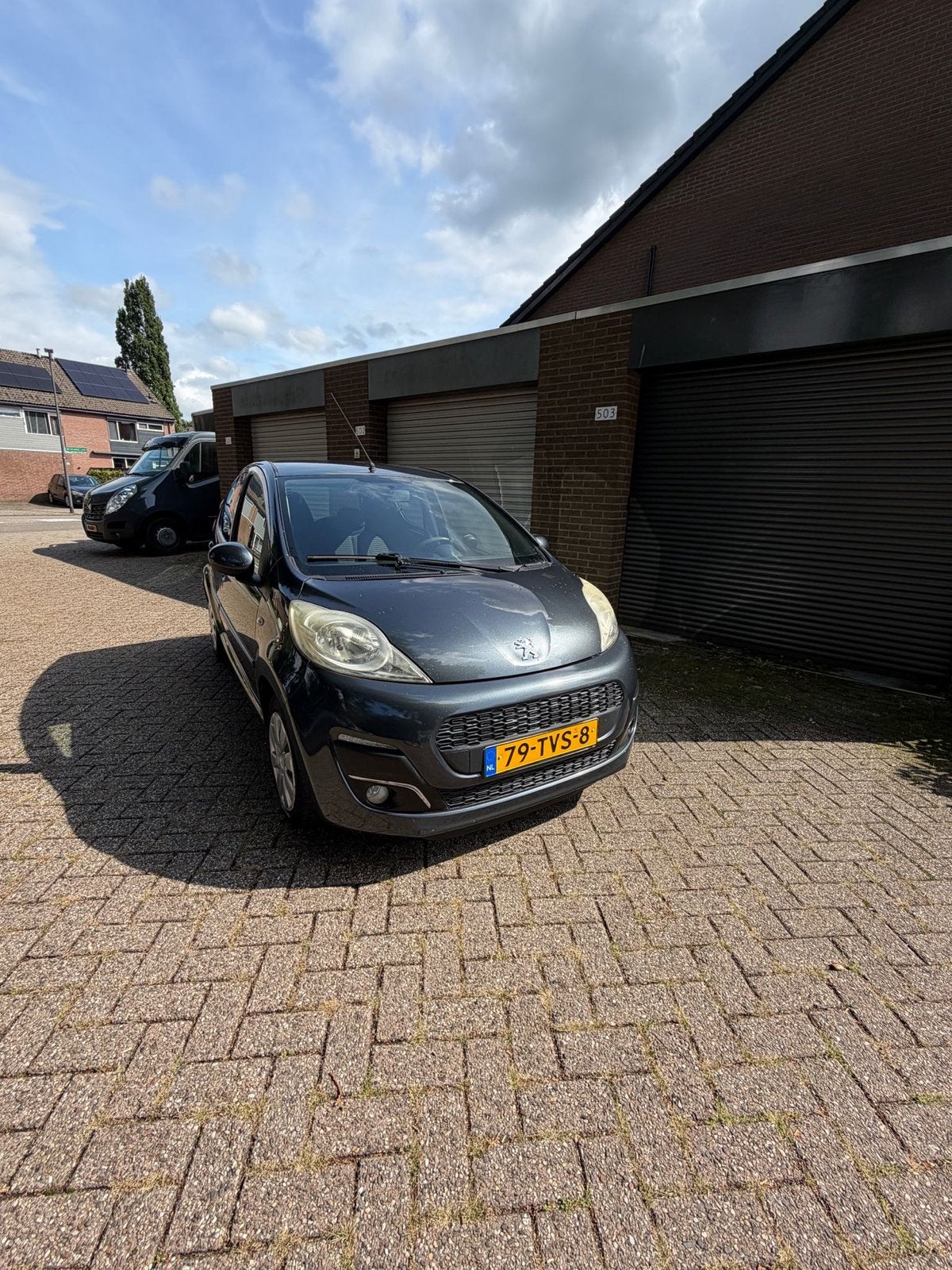 Peugeot 107 1.0 12V 5DR 2012 Grijs, Auto's, Voorwielaandrijving, Stof, Zwart, 4 stoelen