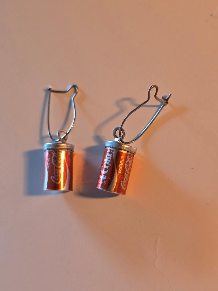 Vintage Coca Cola blikjes oorbellen, Ophalen, Gebruikt, Gebruiksvoorwerp