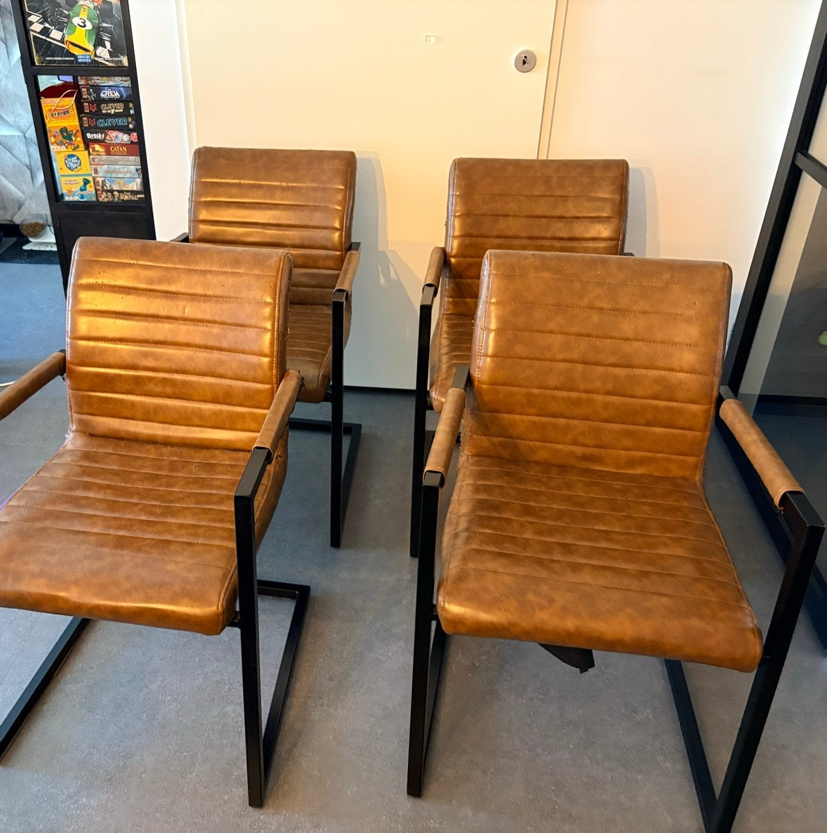 GRATIS 4 eetkamerstoelen met beschadigingen, Ophalen, Gebruikt, Overige kleuren, Vier