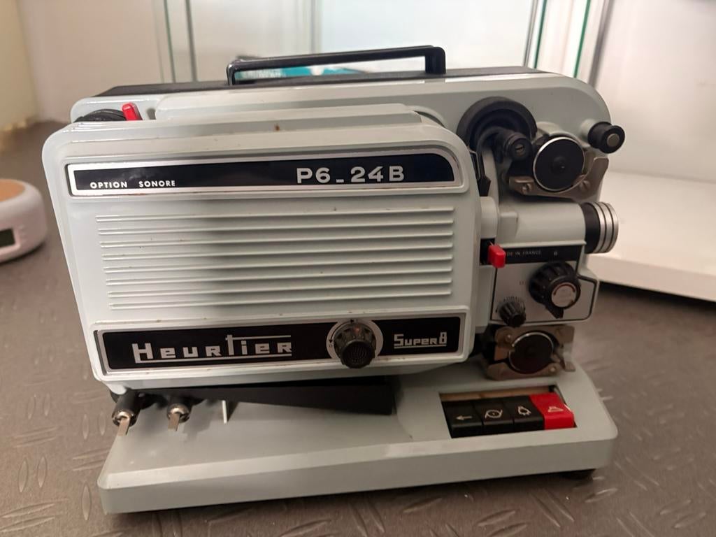 Heurtier vintage projector merk van bioscoop projectoren, Ophalen of Verzenden, 8mm film