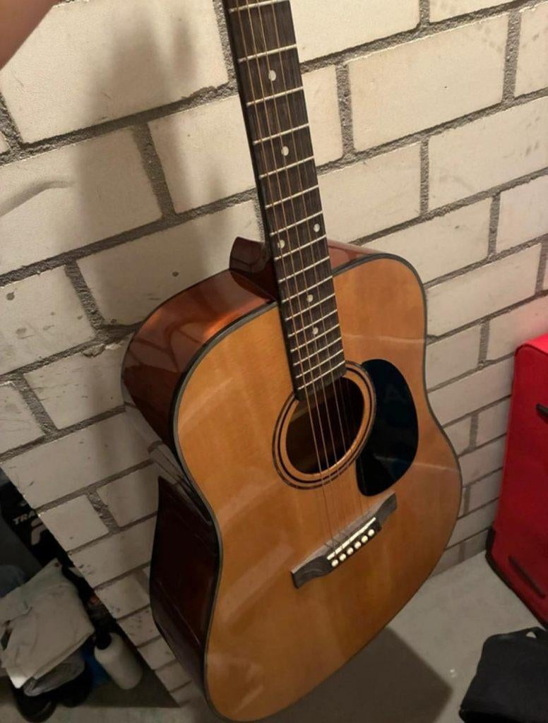 Guitrar Morgan W104N, Ophalen, Zo goed als nieuw, Western- of Steelstringgitaar, Met koffer
