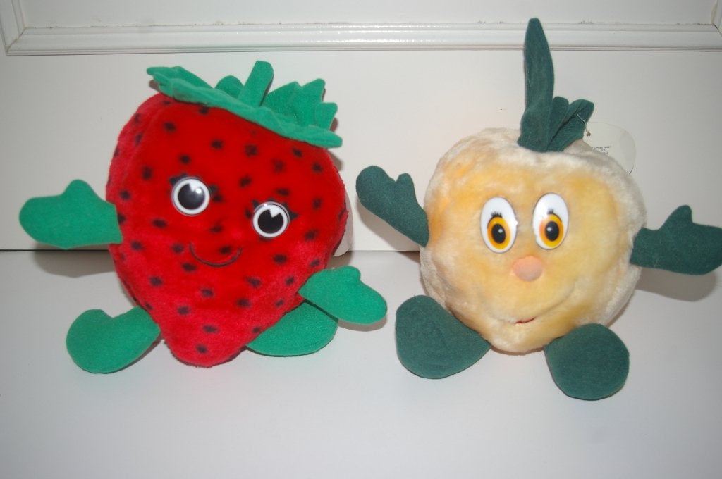 Vier nieuwe fruitknuffels. Aardbei, ananas, appel, perzik, Ophalen of Verzenden, Nieuw, Overige typen