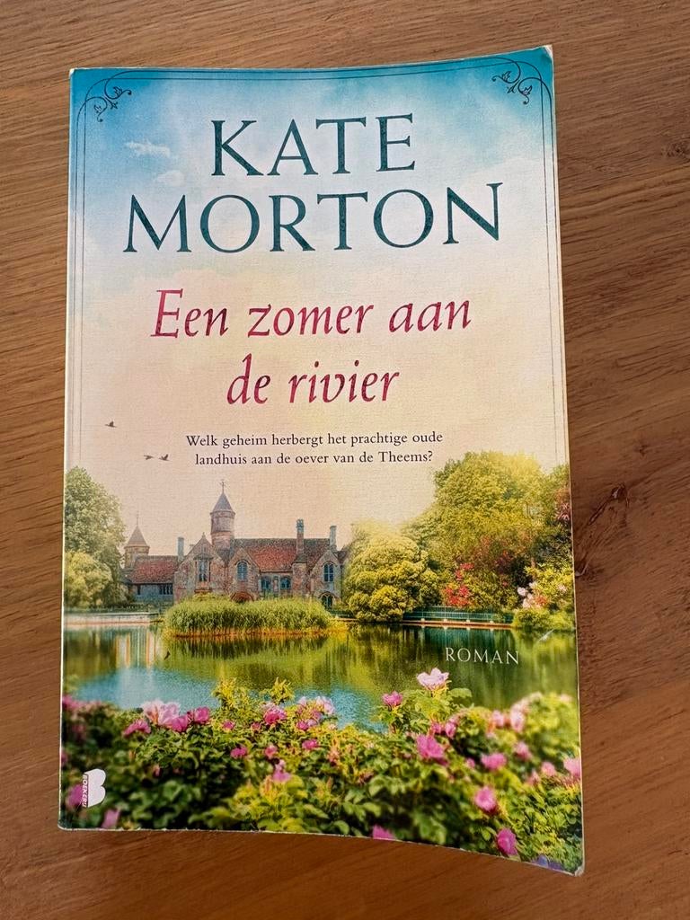 Kate Morton: een zomer aan de rivier, Ophalen of Verzenden, Gelezen
