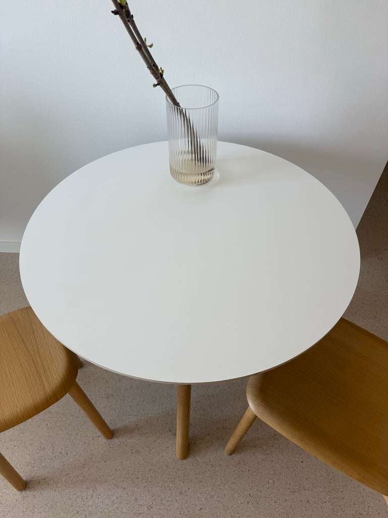 Hay Copenhague Ronde witte eettafel met houten onderstel, Ophalen, 100 tot 150 cm, Rond, 50 tot 100 cm