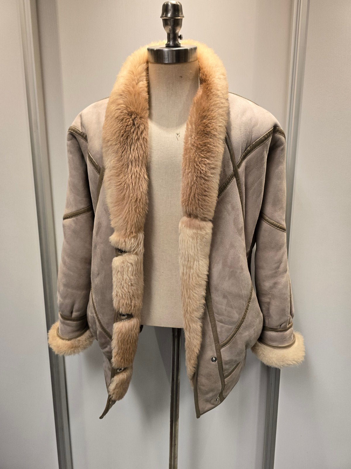Unieke 2-zijdige dames lammy coat - maat L, Kleding | Dames, Ophalen of Verzenden, Gedragen, Maat 42/44 (L), Beige