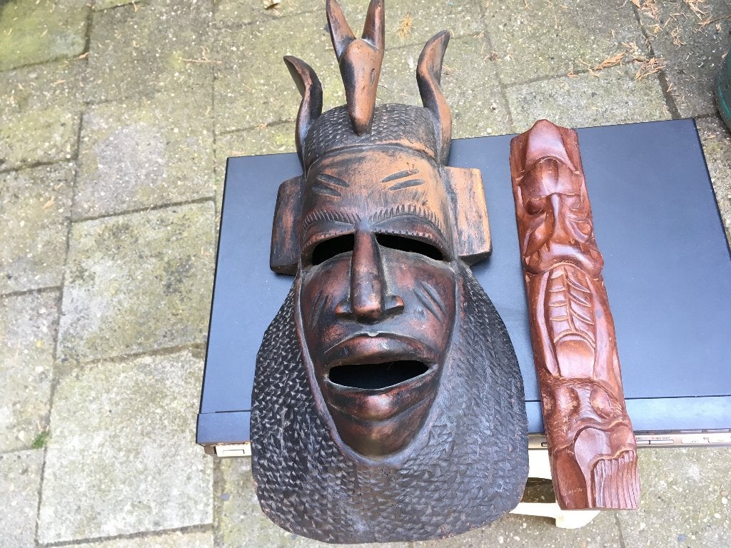 Beeld, houtsnijwerk uit Afrika, masker., Ophalen, Houtsnijwerk, 50 - 100 cm, Handgemaakt