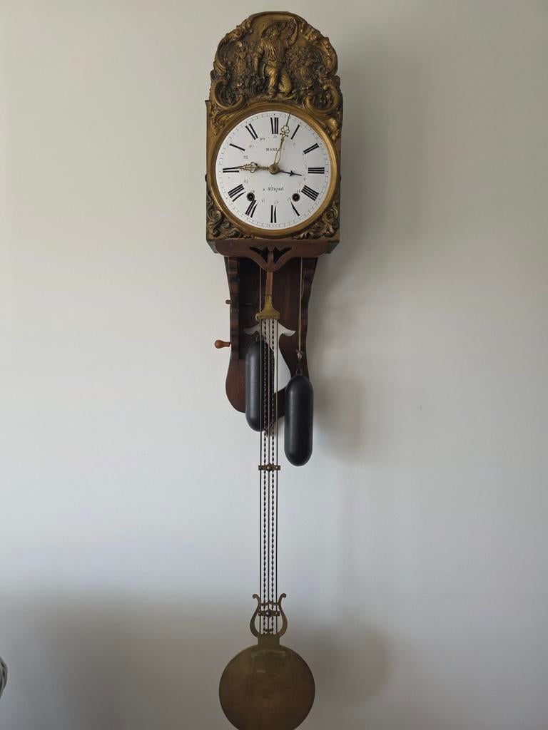 Antieke handopwindbare wandklok, Ophalen
