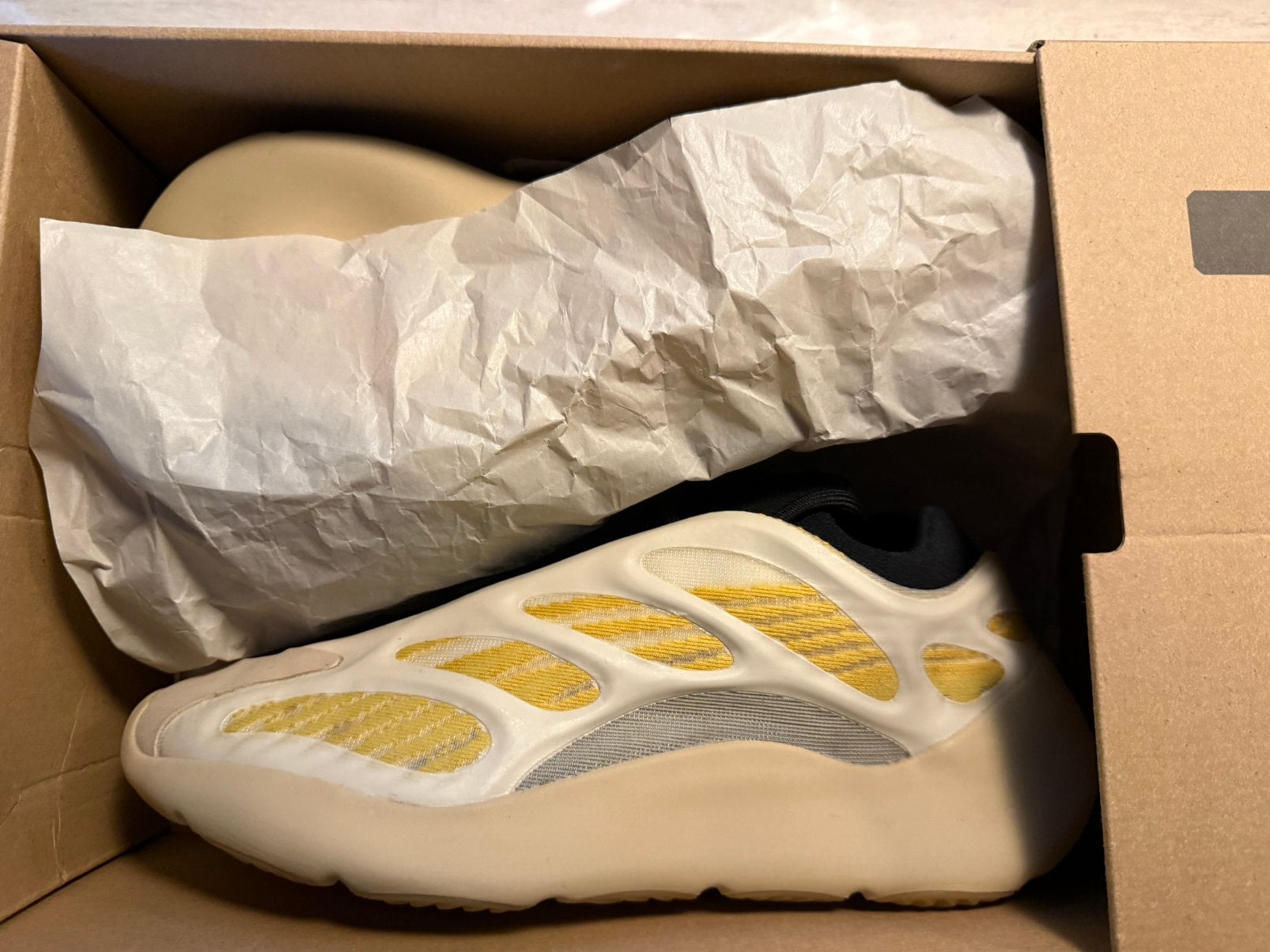 Adidas Yeezy 700 V3 Safflower – Sneakers, Kleding | Heren, Schoenen, Overige kleuren, Ophalen of Verzenden, Sneakers of Gympen