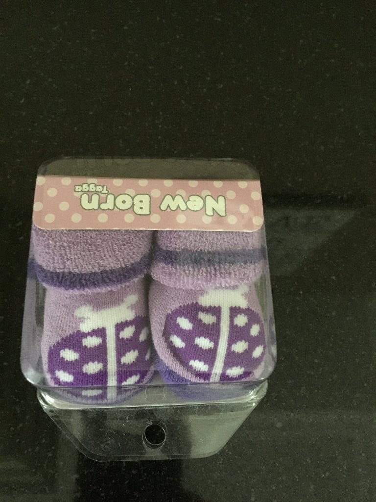 Baby sokken nieuw paars wit, Kinderen en Baby's, Babykleding | Schoentjes en Sokjes, Nieuw, Jongetje of Meisje, Sokjes, Ophalen