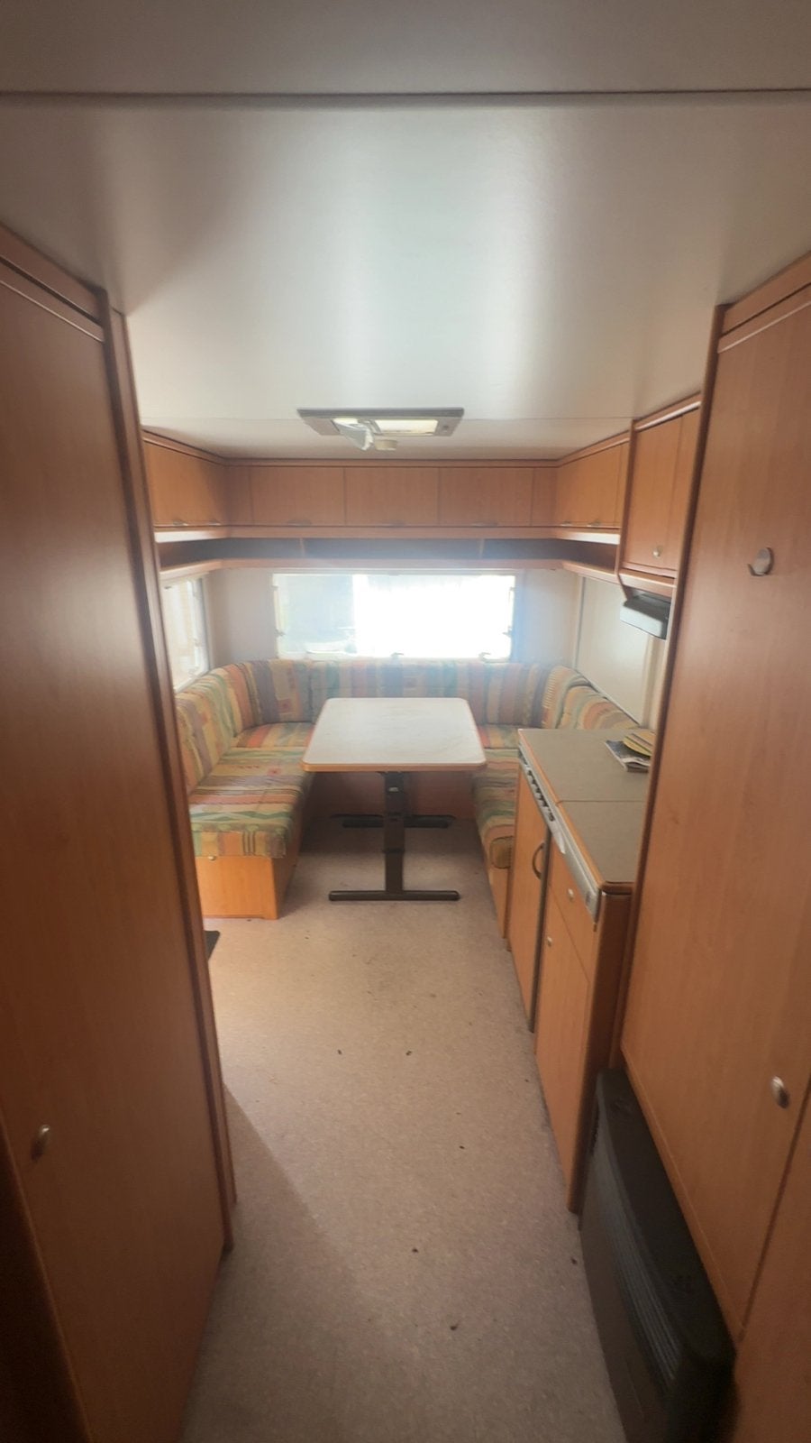 Knaus Sudwind Caravan met stapelbed en rondzit, Standaardzit, Stapelbed, Gascomfoor, Particulier
