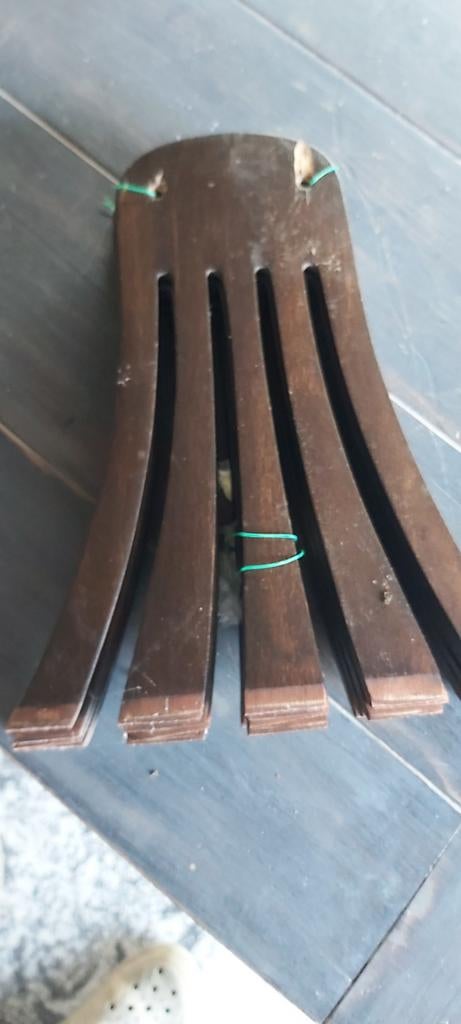 Bruine cafestoelen( origineel), Ophalen, Achterwand wordt los geleverd. vastzetten met schroefje., Bruin, Vijf, Zes of meer stoelen