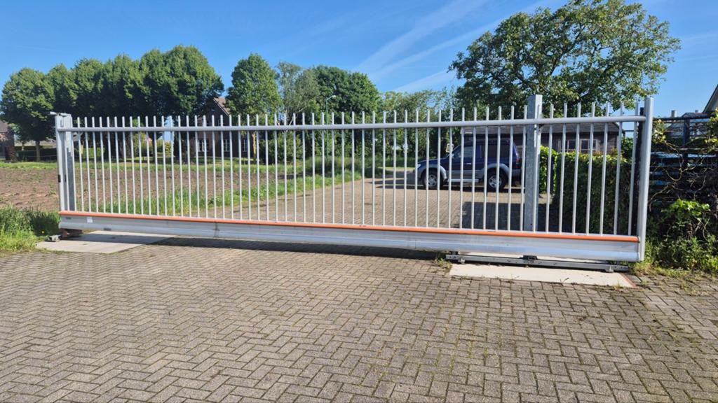 Grote Aluminum handbediende A-liner Schuifpoort, Ophalen, Met poort, Gebruikt, Aluminium