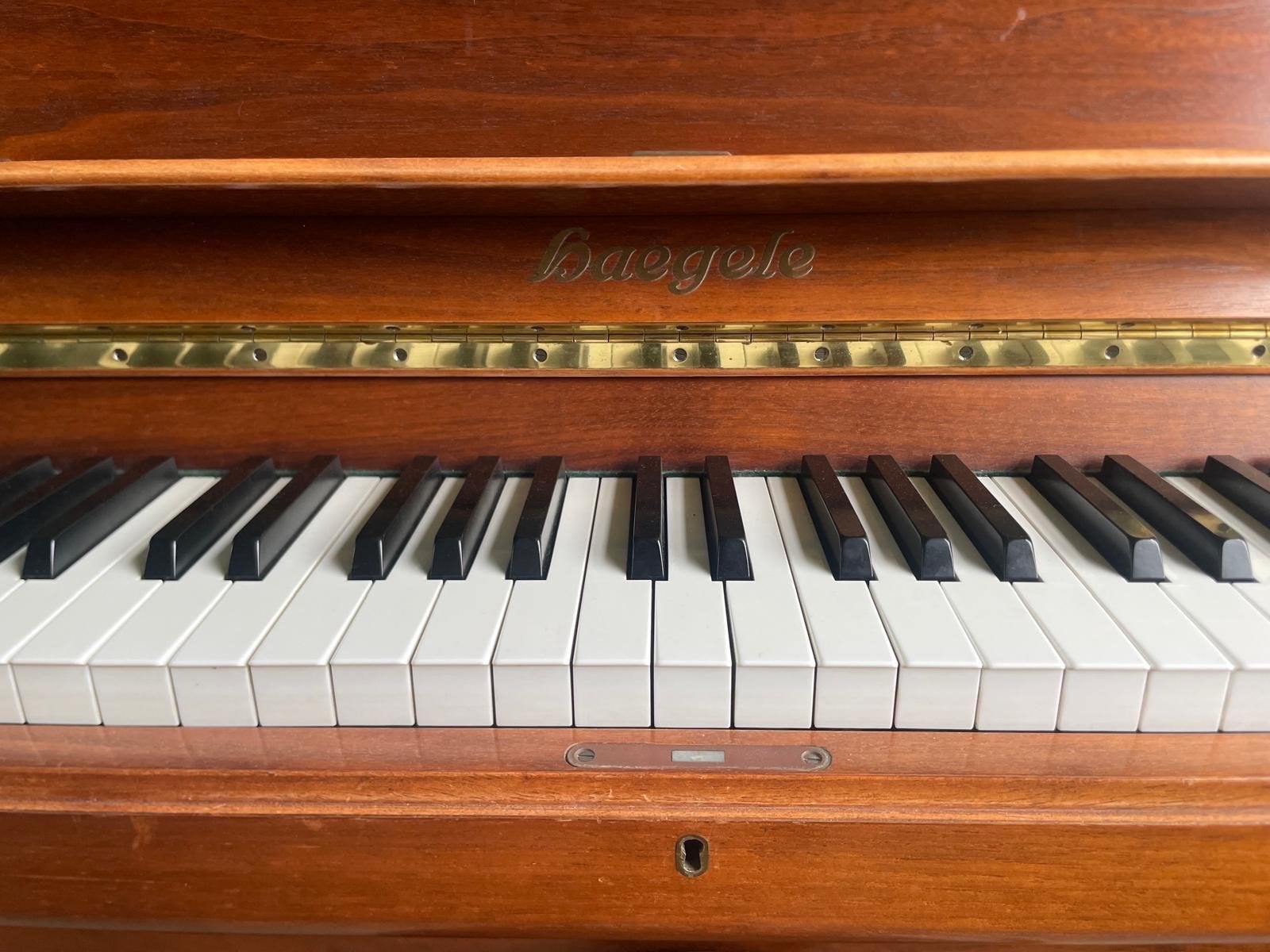 Haegele Piano - Klassiek en Elegant, Ophalen, Gebruikt, Bruin, Piano