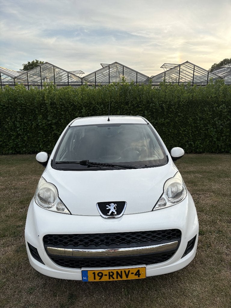 Peugeot 107 1.0 12V 5DR 2011 Wit, Voorwielaandrijving, Euro 5, Stof, Zwart
