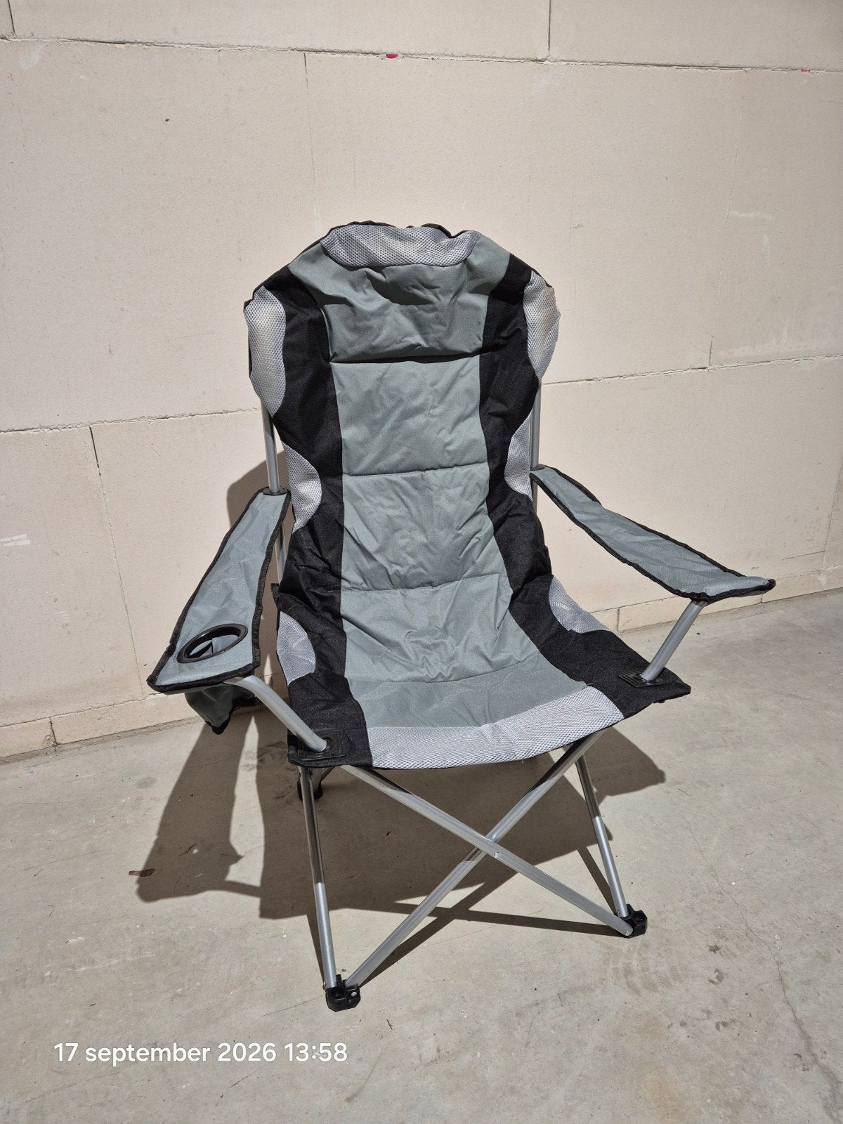 2 stuks comfortabele opvouwbare campingstoel met bekerhouder, Caravans en Kamperen, Ophalen of Verzenden, Zo goed als nieuw, Campingstoel