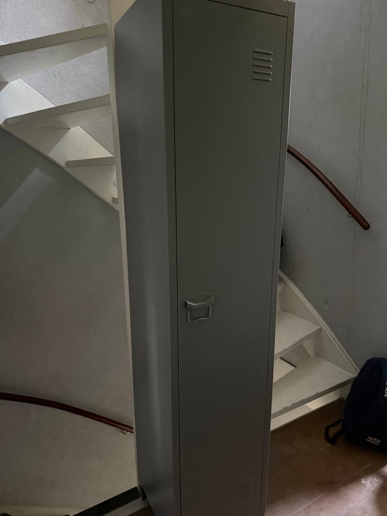 Metalen locker / opbergkast met planken, Ophalen of Verzenden, Gebruikt