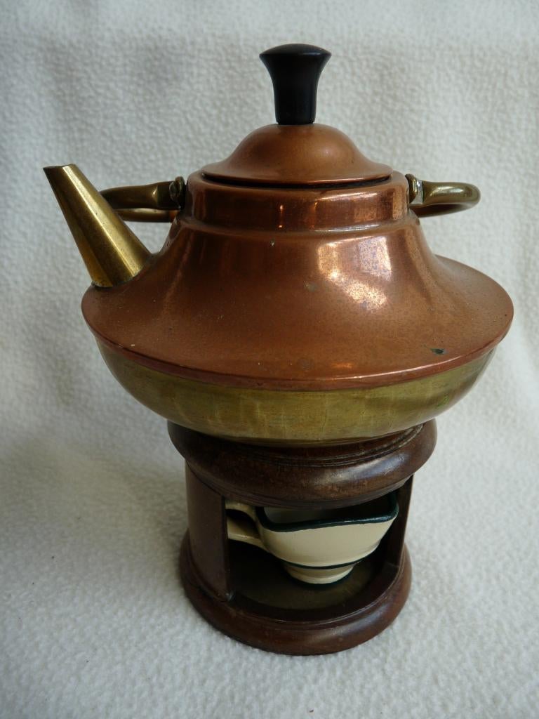 Antieke messing theepot met stoof, met bamboe en roodkoper, Ophalen of Verzenden, Koper