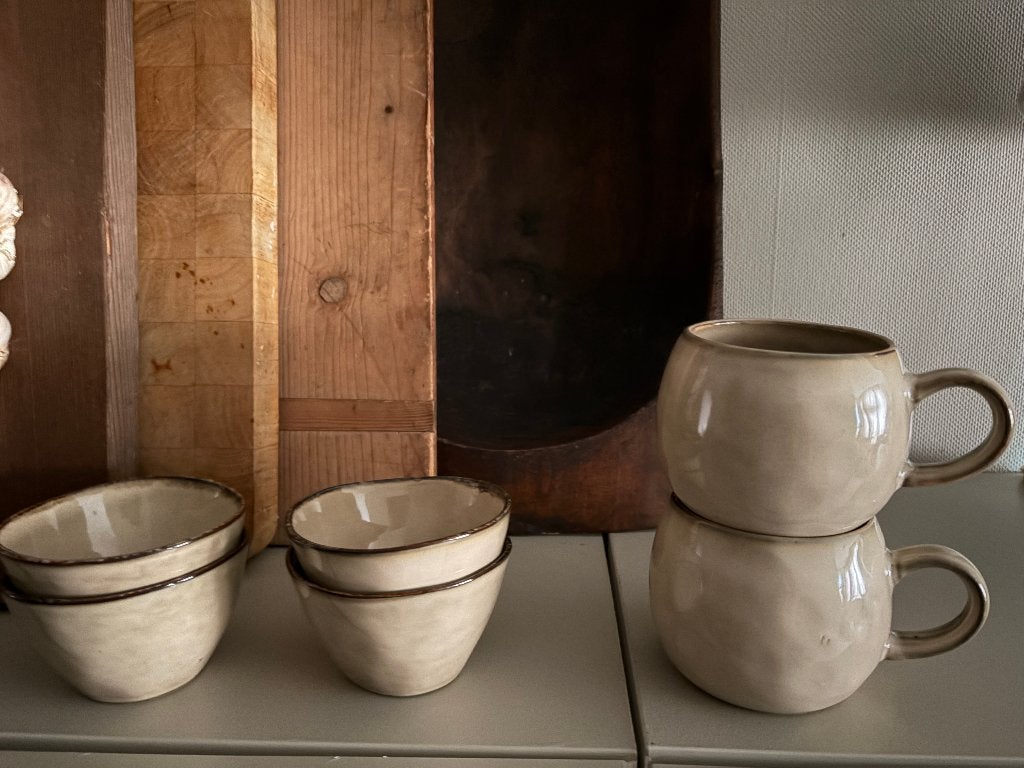 Xenos beige schaaltjes (4x) en mokken (2x), Huis en Inrichting, Overige merken, Keramiek, Landelijk/Boerenbont, Ophalen of Verzenden