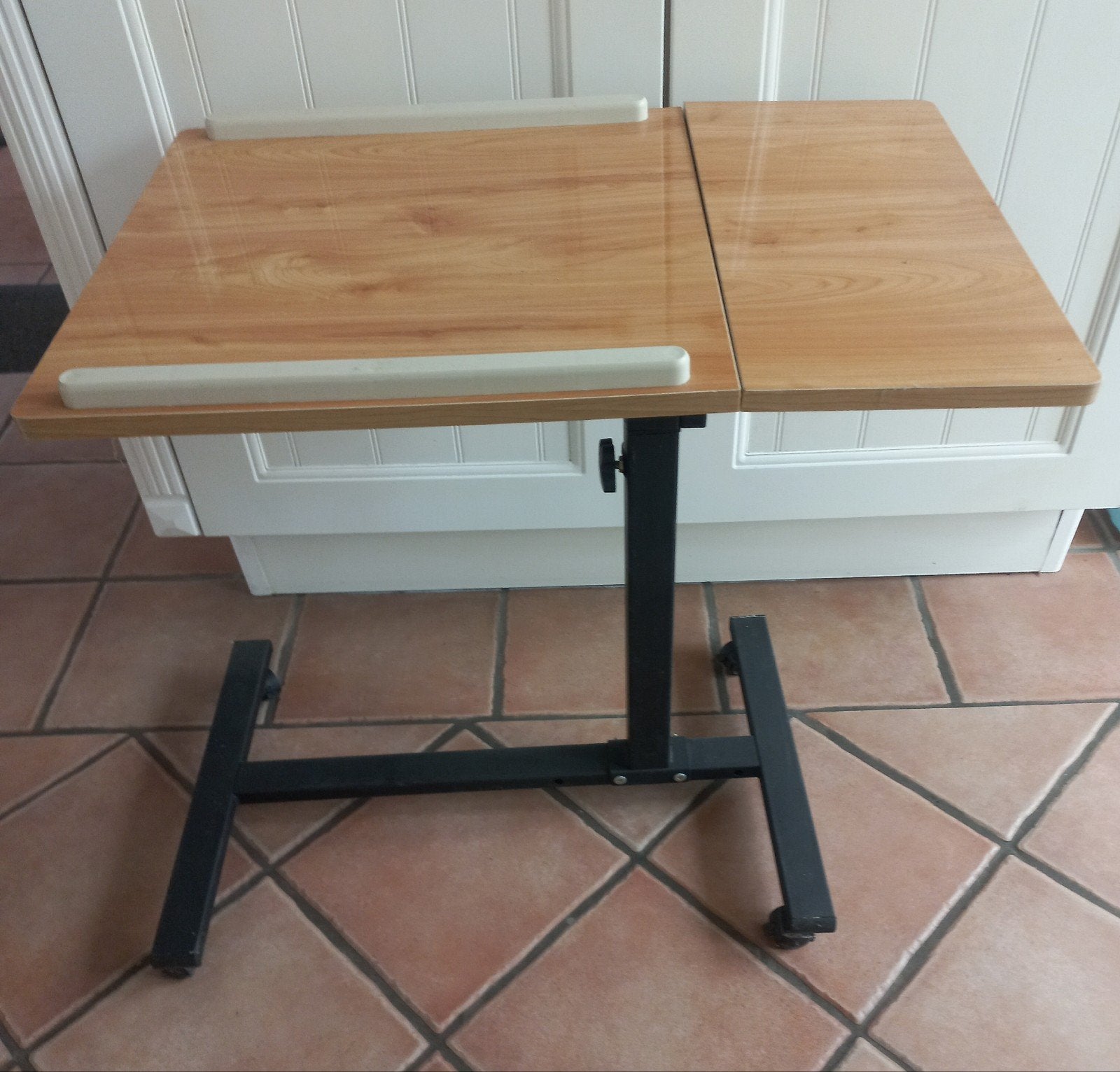 laptoptafel / bedtafel ,  degelijk, nieuw, Ophalen