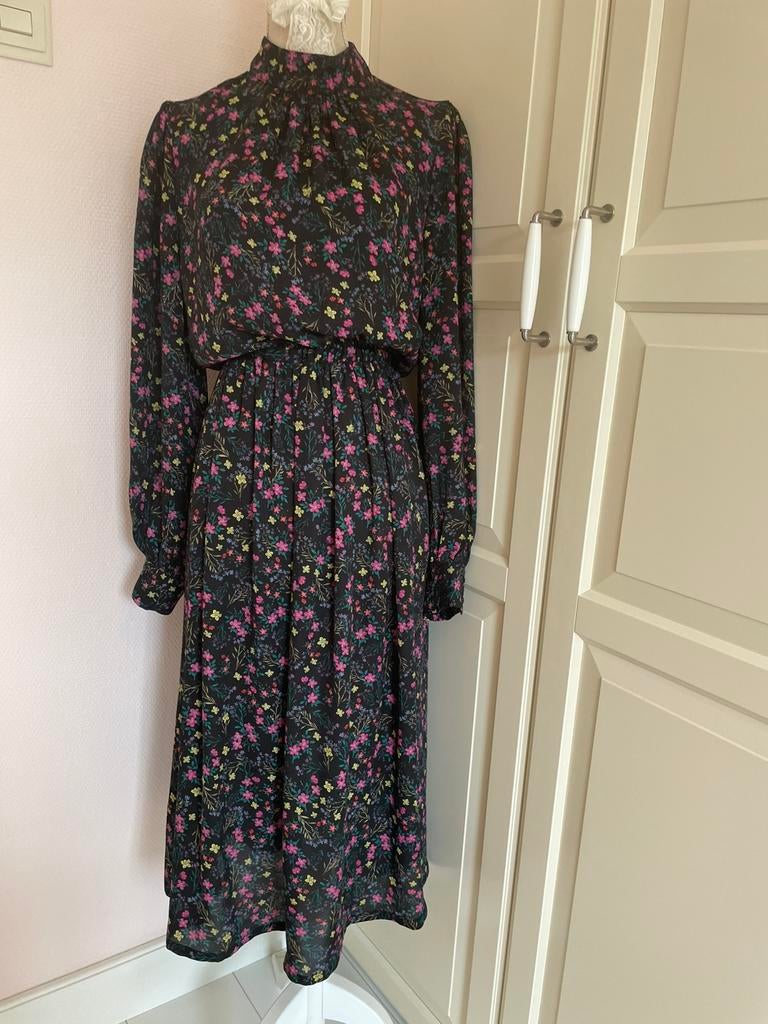 Mooie gebloemde jurk van Lolly’s Laundry maat XS, Kleding | Dames, Zwart, Ophalen of Verzenden, Zo goed als nieuw, Maat 34 (XS) of kleiner