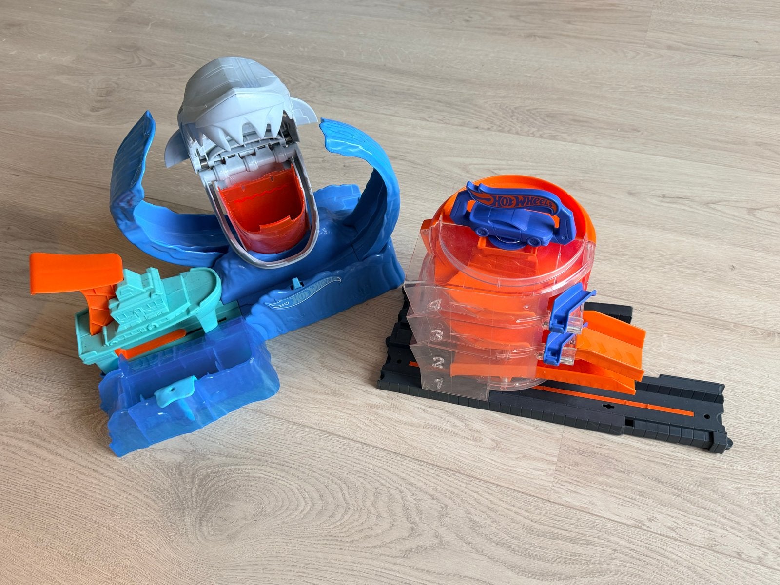 Hot Wheels Haai Aanval en Racebaan Speelset, Ophalen of Verzenden, Gebruikt